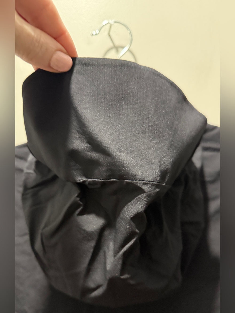 On Running Men’s  Hooded Windbreaker Jacket - Grey & Black - Picture 12 of 13